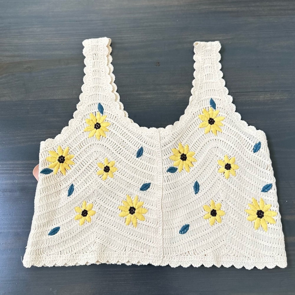 Sunflower Embroidered crochet top size MED/LG NWT